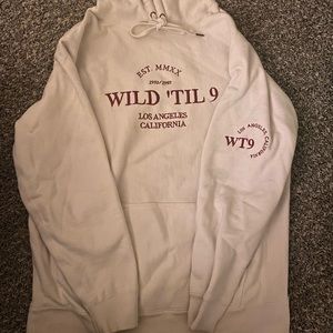 Wild til 9 hoodie